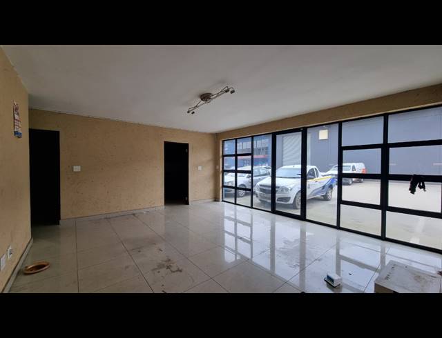 1,309M² WAREHOUSE TO LET IN POMONA